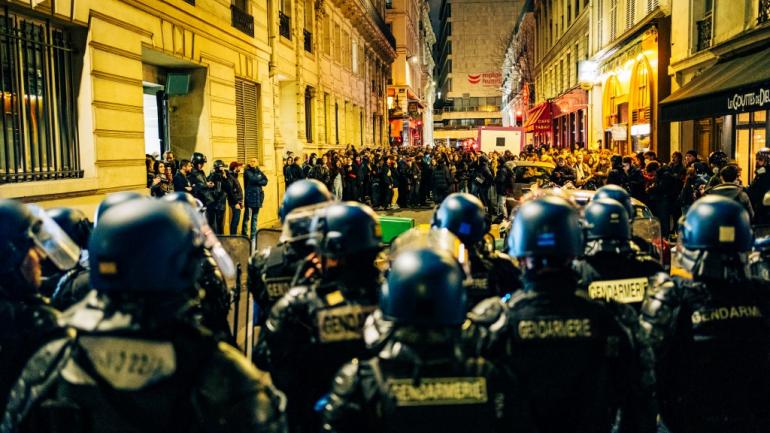 Des forces de l'ordre à Paris, le 22 mars 2023
