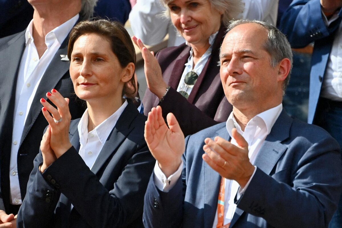 Amélie Oudéa-Castéra et Frédéric Oudéa dans les gradins de Roland-Garros, le 5 juin 2022. © Photo Christian Liewig / Abaca